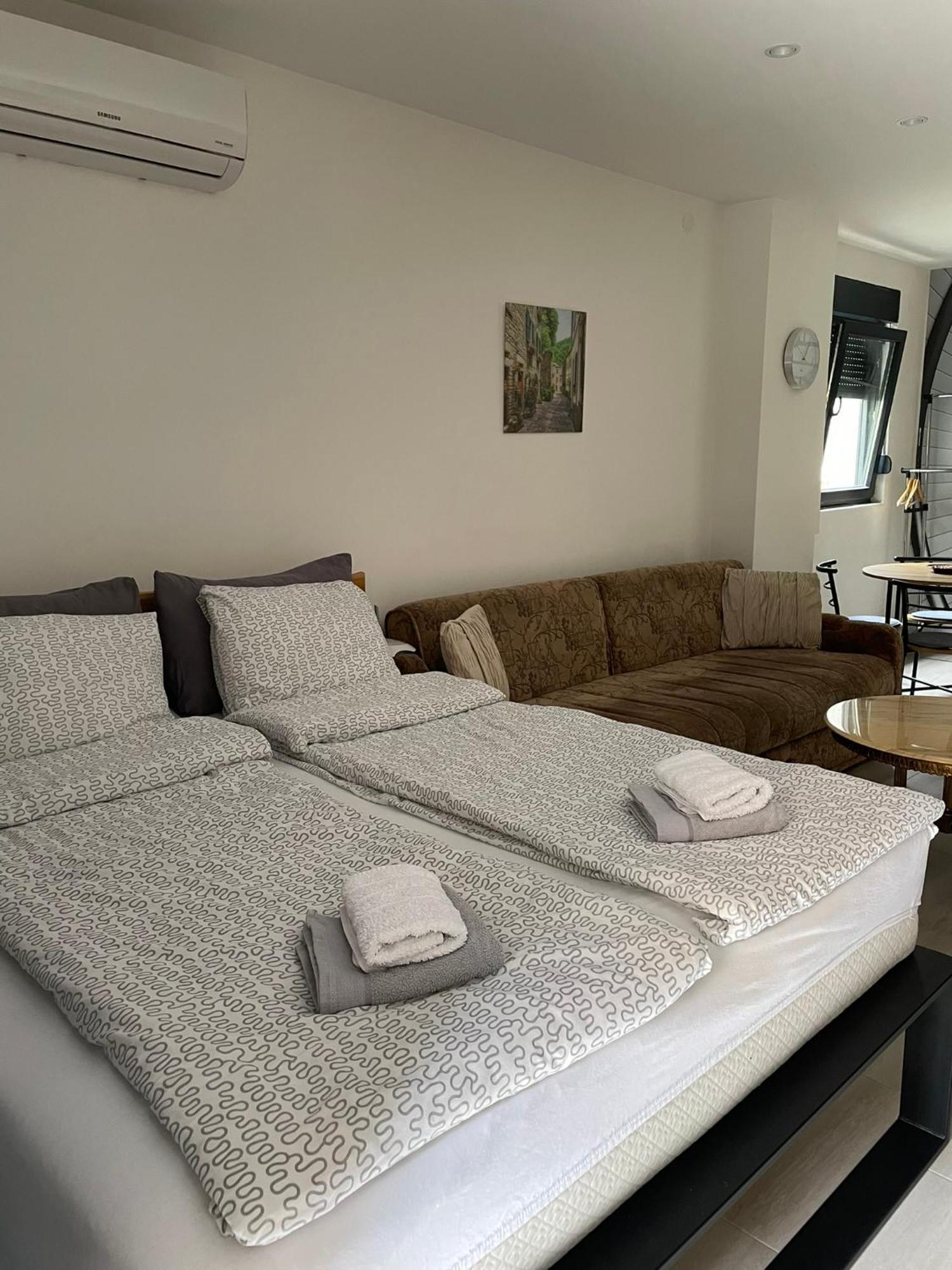 Visoko New Concept - 7 Minutes From The Pyramids - City Center Buitenkant foto